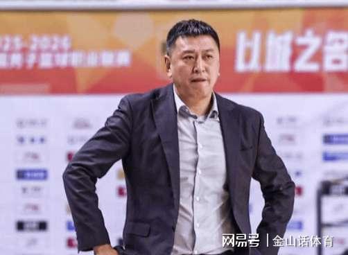 开云足球直播-又输了！45岁少帅，上任后5胜12负，将季后赛球队，带到了倒数第3
