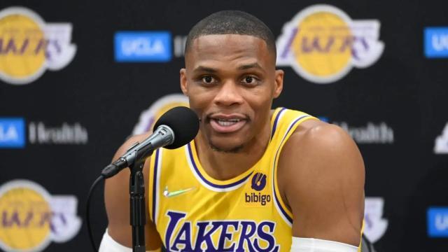 开云体育在直播-韦少新赛季应担任替补？哈姆：他和贝弗利能共存